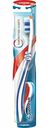 Зубная щетка Aquafresh Комплексная защита средней жесткости