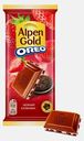 Шоколад Oreo нежная клубника молочный с кусочками печенья Alpen Gold 90г/85г