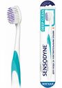 Зубная щётка Sensodyne Глубокое Очищение мягкая, цвета в ассортименте