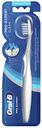Зубная щетка Oral-B Pro Expert Clean средняя жесткость