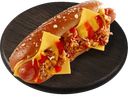 Хот-дог «Сырный» с сосиской из мяса птицы на зерновой булочке