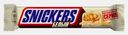 Батончик шоколадный белый с карамелью арахисом и нугой Snickers 81г