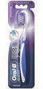 Зубная щетка Oral-B Pro 3D-White Clinical отбеливающая, средняя